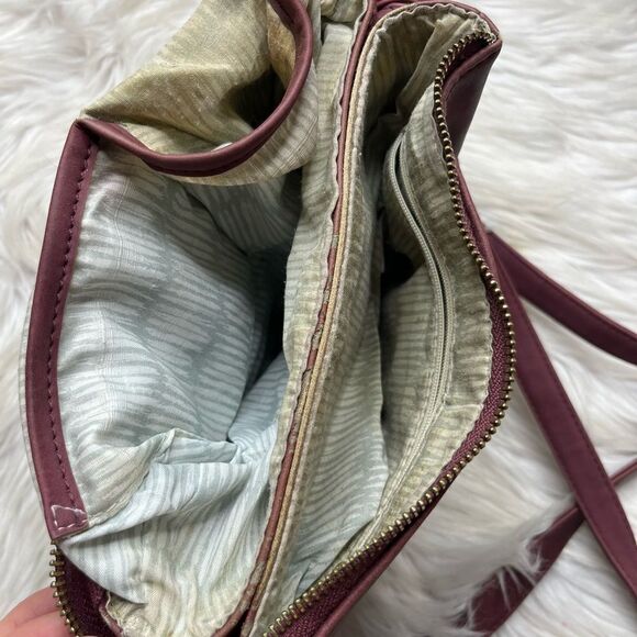 Chic Red Crossbody Bag with Chevron Design - Picture 9 of 11